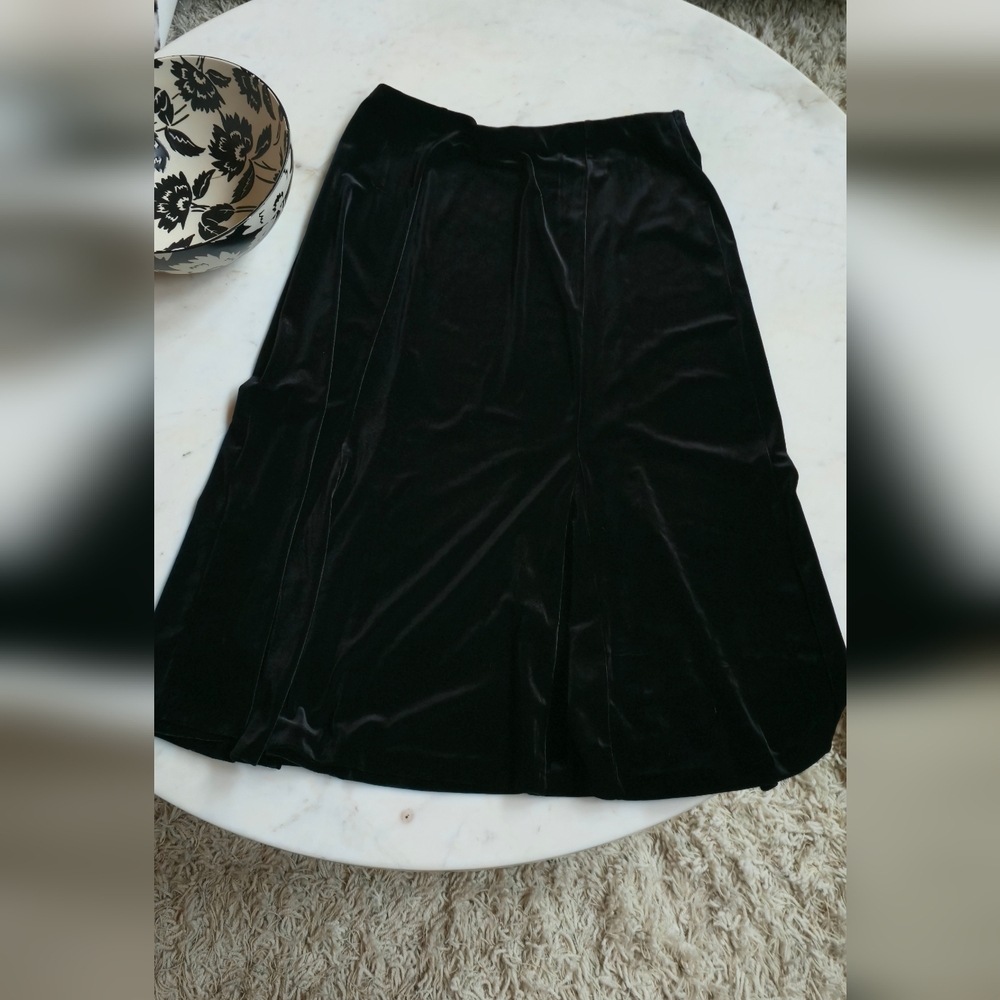 Jones New York Black Velvet Midi Skirt size Medium